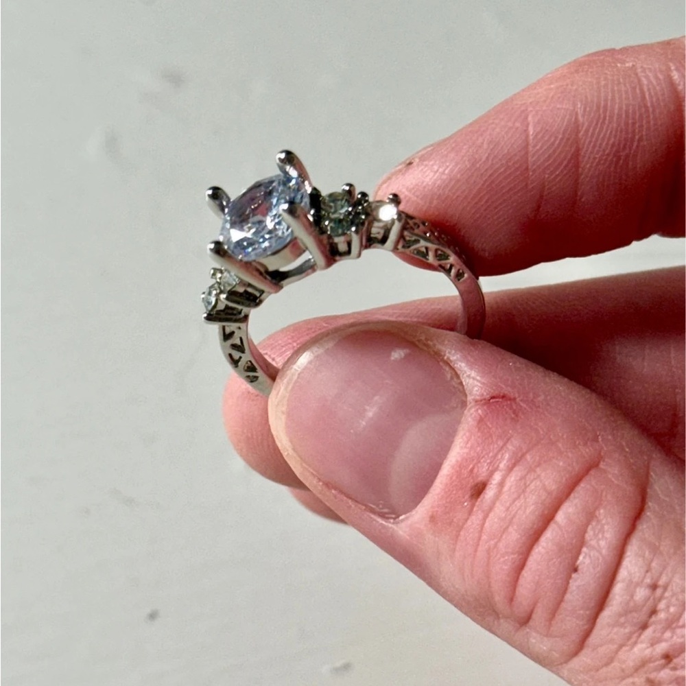 Elegant Silver and Clear Stone Ring